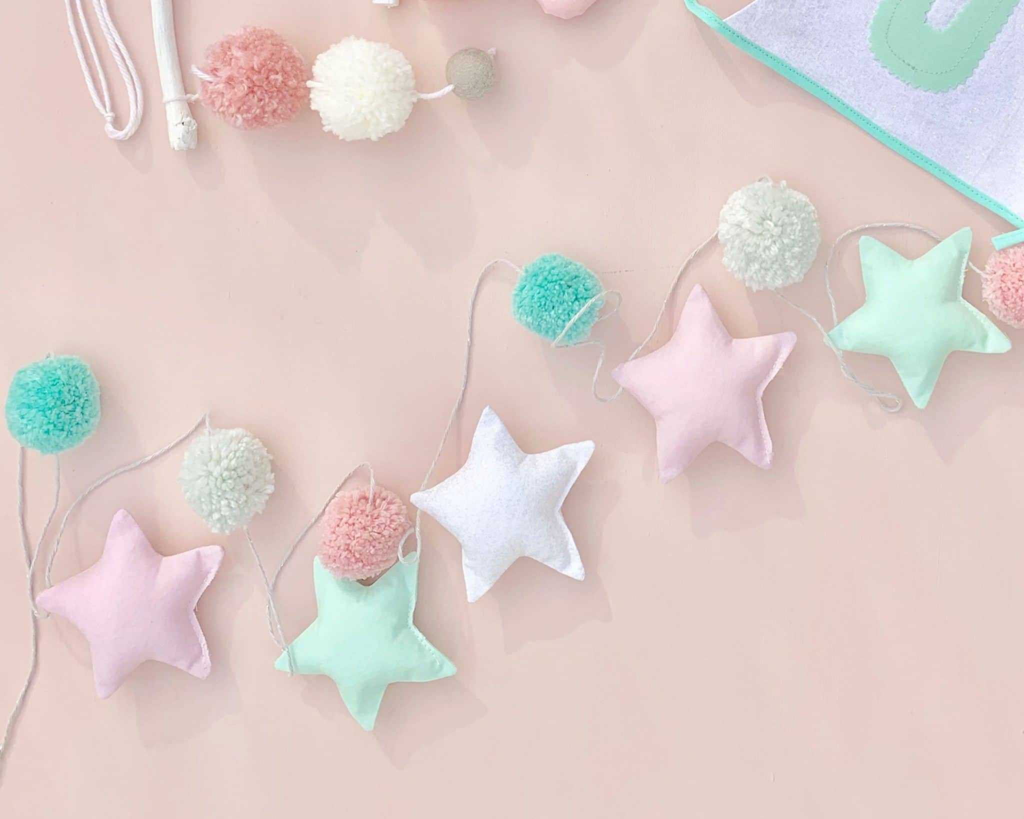 Guirnalda de Estrellas y Pompones Boho